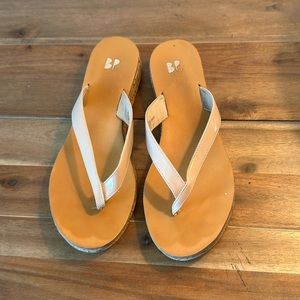 BP tan patent leather slight wedge flip flops